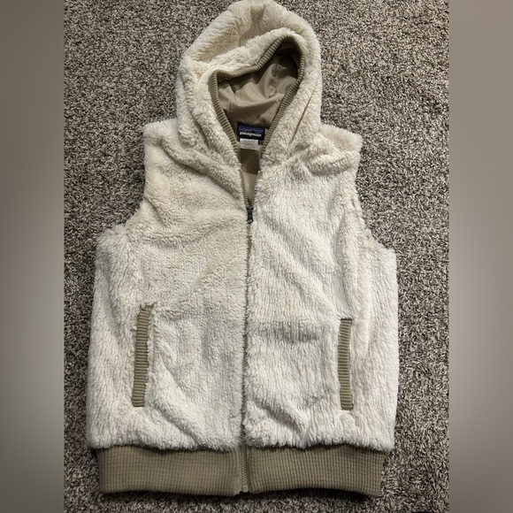 Patagonia Jackets & Blazers - ✨Patagonia Fleece Hooded Vest | Woman’s Full-Zip Sherpa Teddy Vest ✨